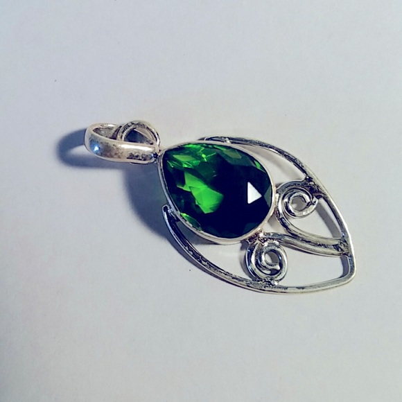 5CT Natural Peridot Pendant Necklace NWT - Picture 4 of 4